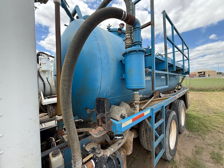 2011-kenworth-t800-image-10