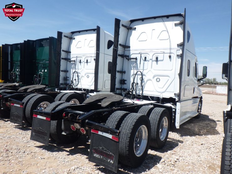 2021-freightliner-cascadia-126-image-8