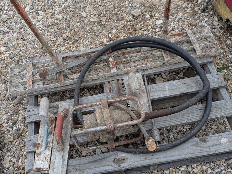 concrete-vibrator,-trowels,-and-walking-tamper-image-1