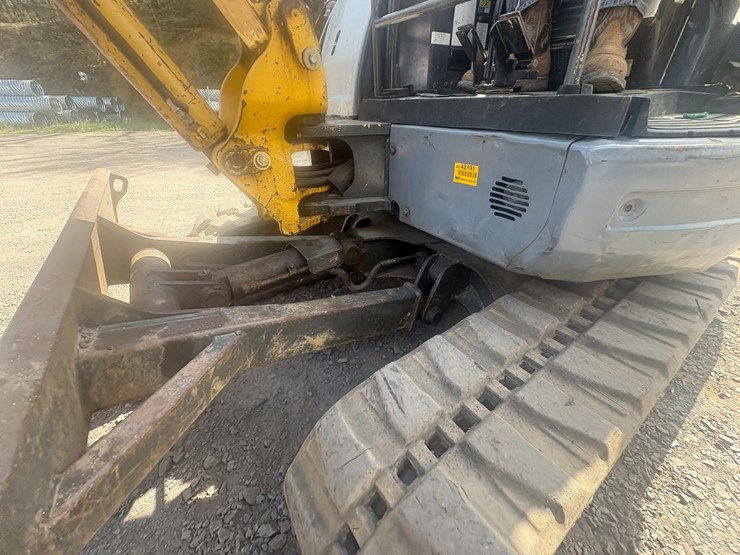 new-holland-e50b-image-41