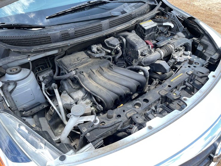 2017-nissan-versa-sv-4-door-sedan-(191,051-miles)-image-8