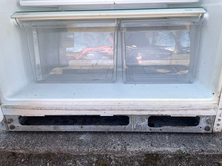 #1884-•-whirlpool-refrigerator-freezer-image-9