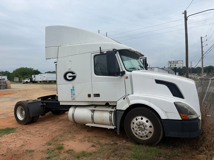#571-•-2005-volvo-vnl-truck-image-6