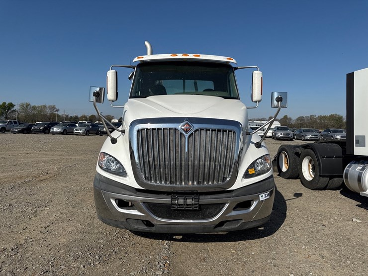 2011-international-prostar-image-2