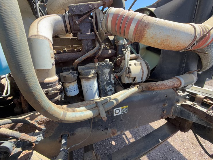 2003-peterbilt-330-image-24