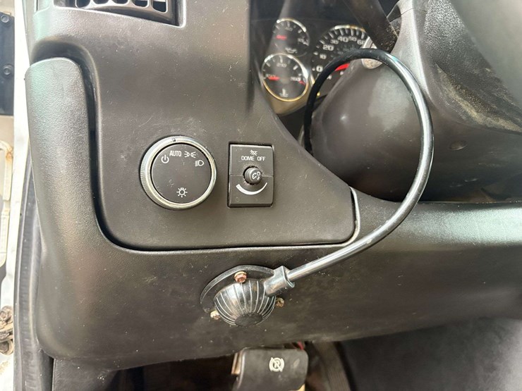 2018-chevrolet-express-3500-image-16