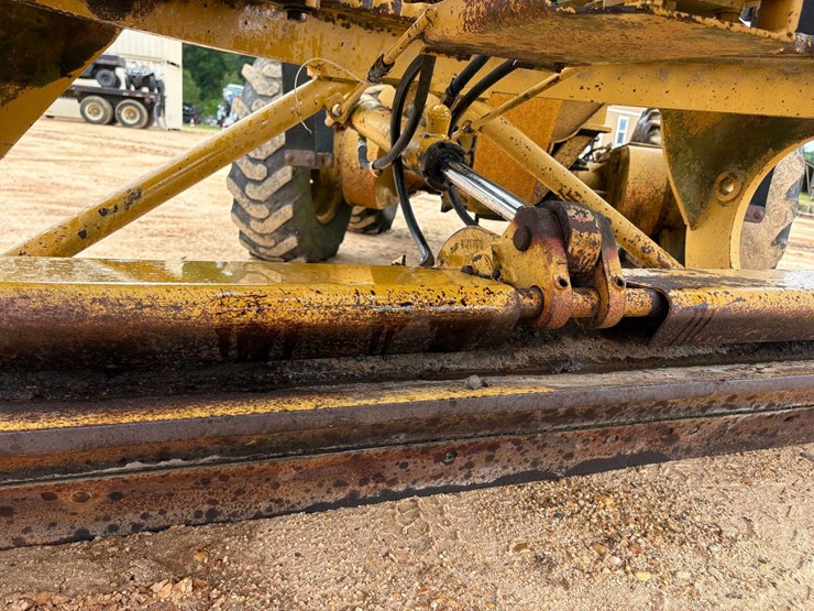 caterpillar-120-image-33