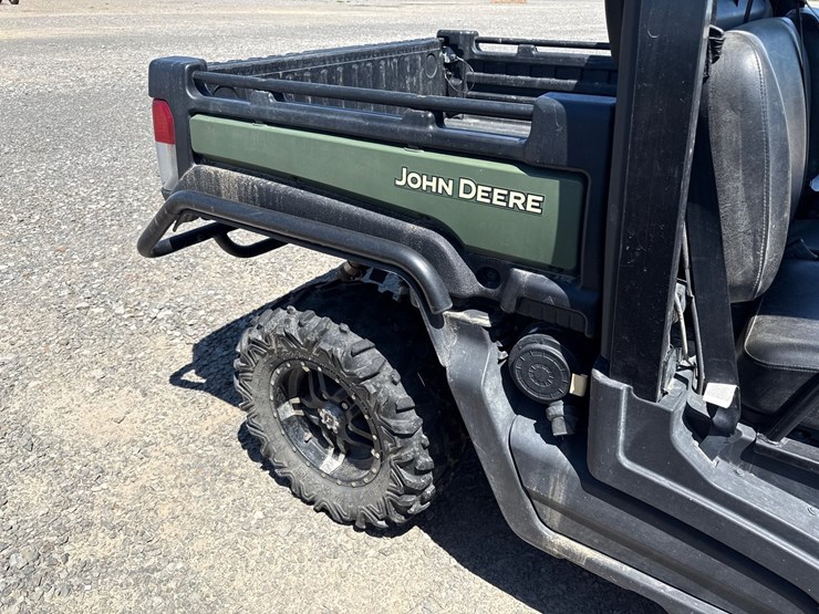 2023-john-deere-gator-image-31
