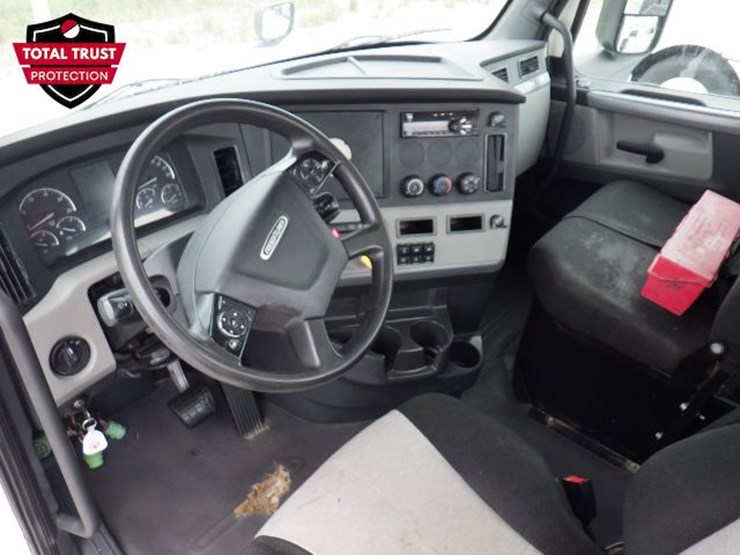 2019-freightliner-cascadia-126-image-17