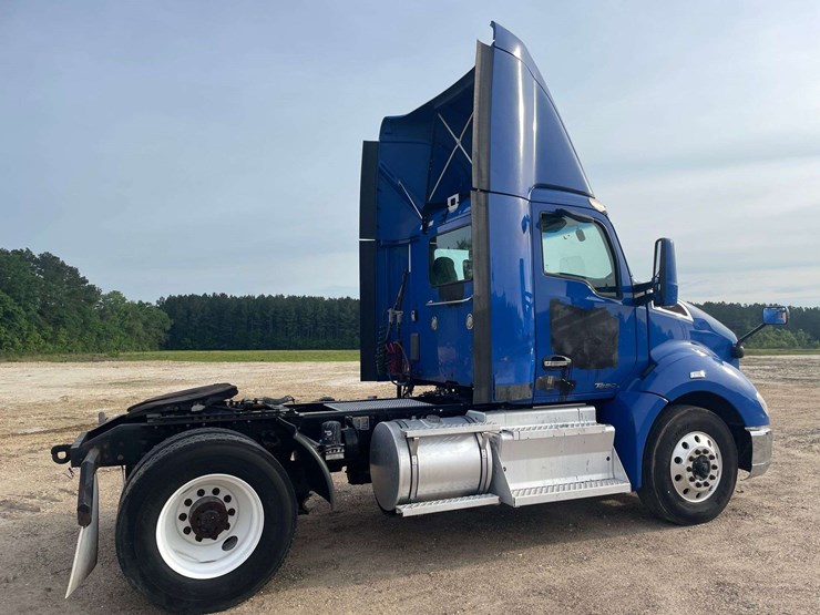 2017-kenworth-t680-image-3