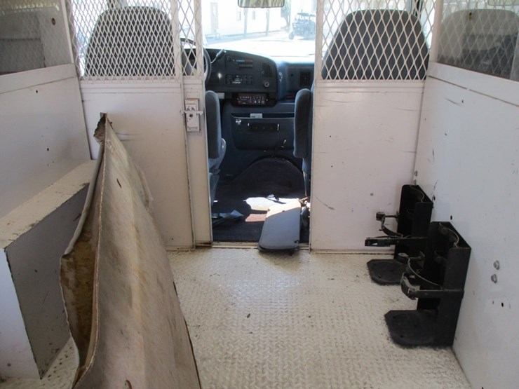 1992-ford-e350-image-17