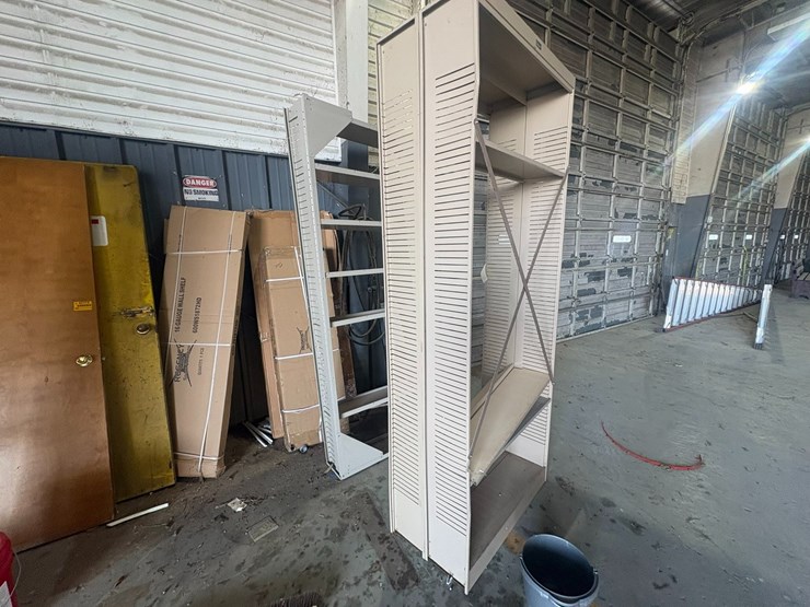 #42113-•-lot-of-miscellaneous-doors-&-shelving-image-4