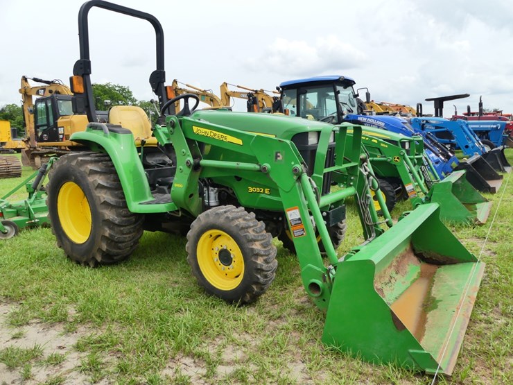 john-deere-3032e-image-2