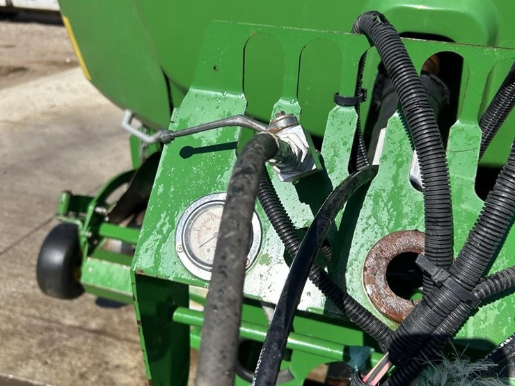 2016-john-deere-l340-image-50