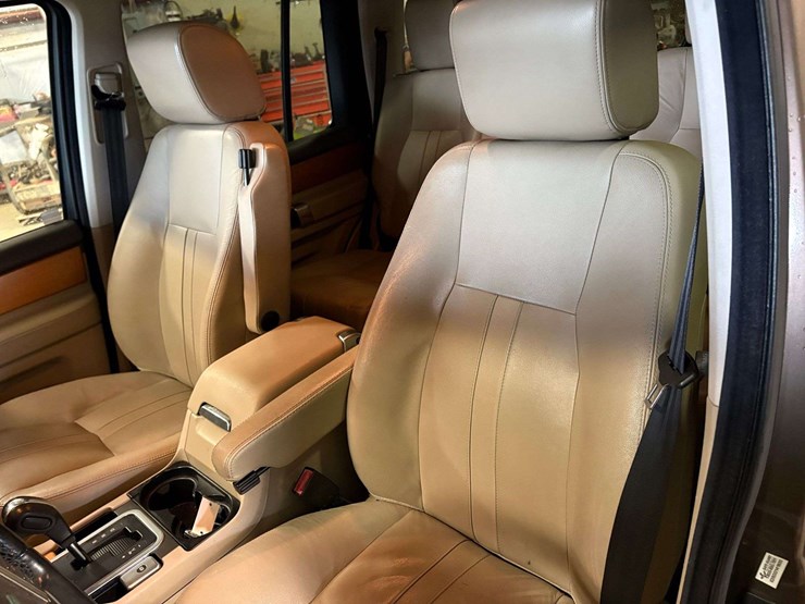 2013-land-rover-lr4-image-14