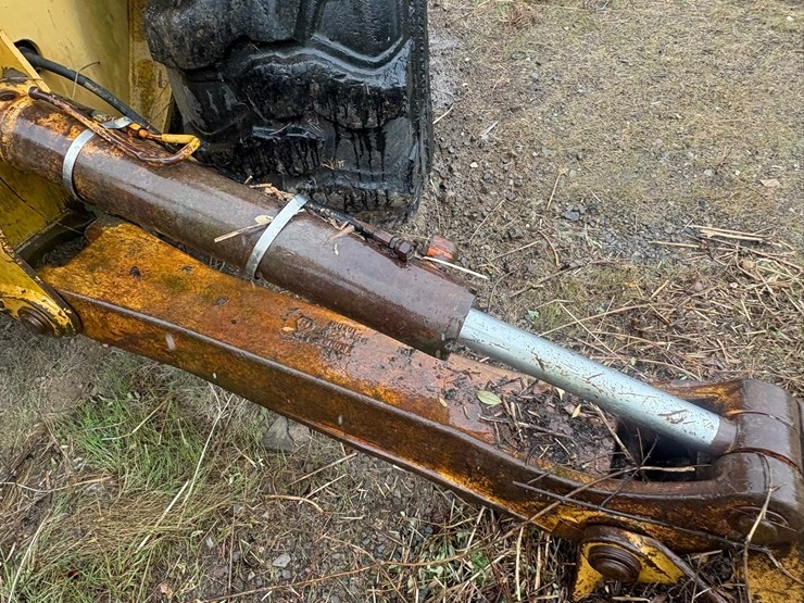 caterpillar-416b-image-24