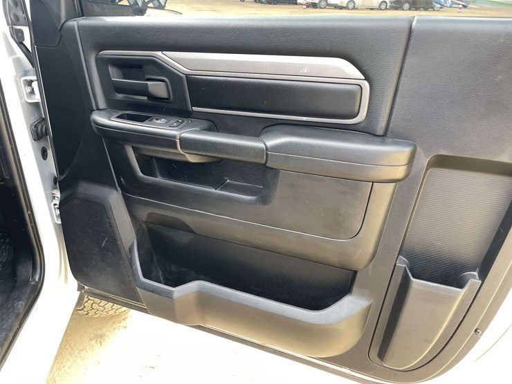 2020-dodge-ram-3500-image-17