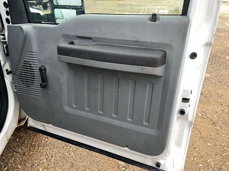 2016-ford-f350-xl-image-16