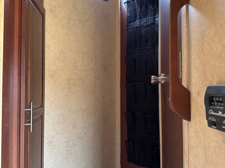 2014-forest-river-flagstaff-classic-super-lite-fifth-wheel-camper-image-20