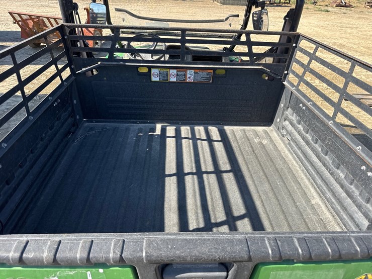 2020-john-deere-gator-hpx615e-image-3