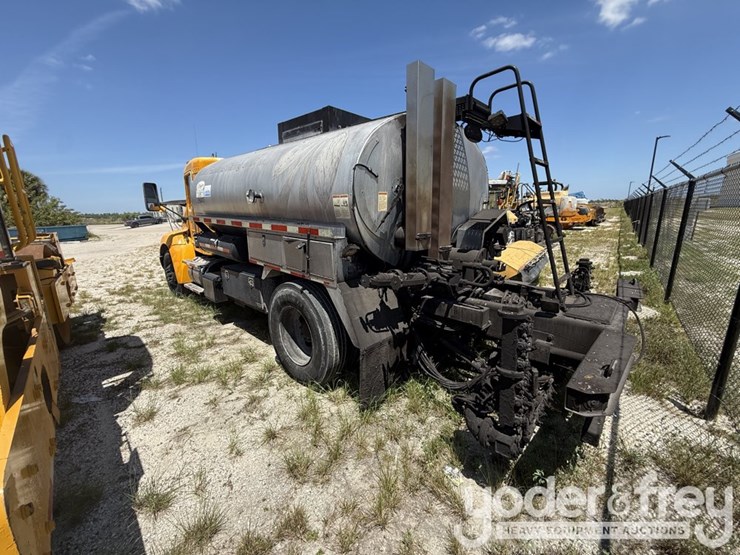 2016-kenworth-t300-image-4