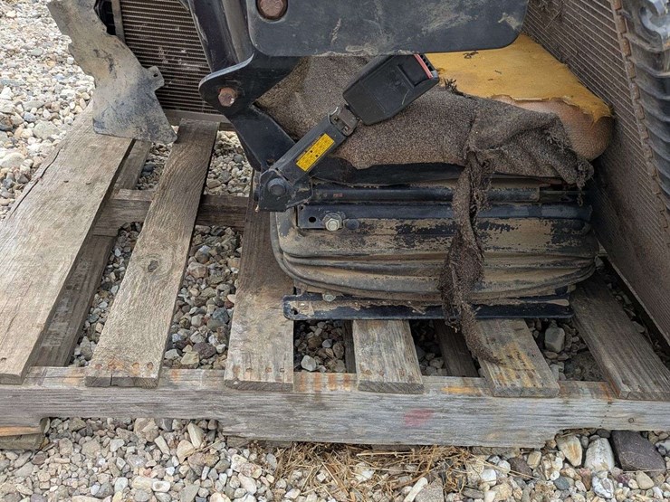 1997-cat-suspension-seat-&-2-radiators-image-2
