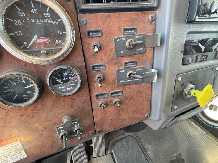 2003-peterbilt-330-image-38