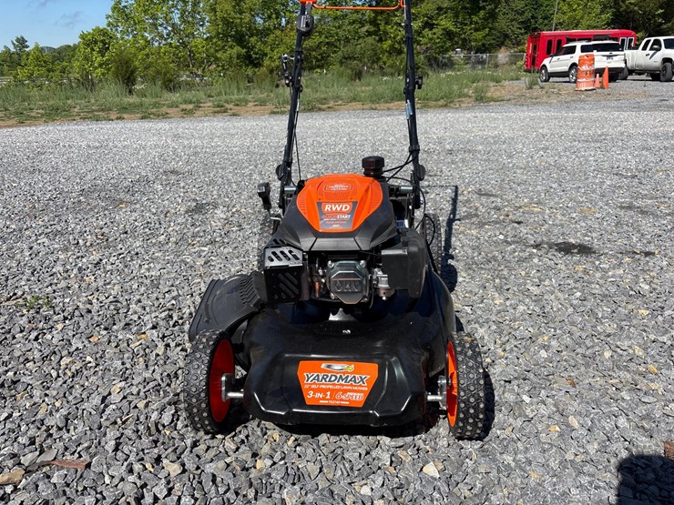 #552-•-22-inch-steel-deck-six-speed-3-1-yard-max-push-mower-image-2