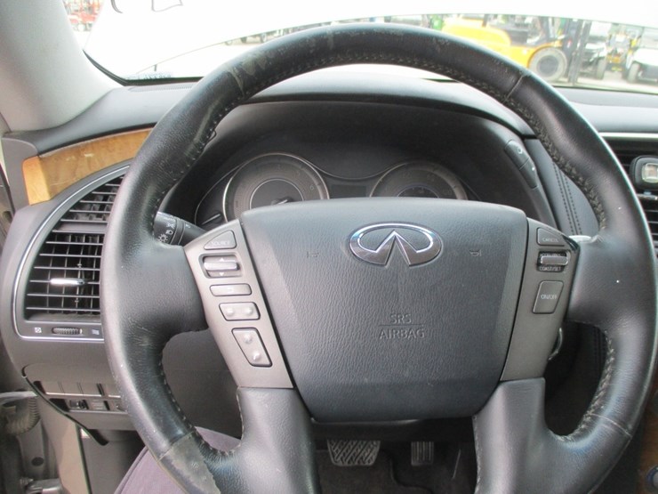 2012-infiniti-qx56-image-12