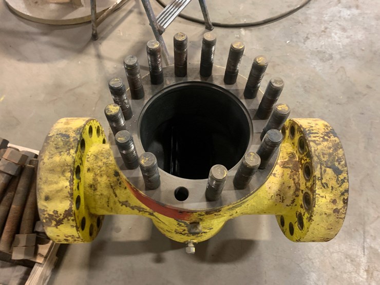 7-1/16-5k-gate-valve-body-image-5