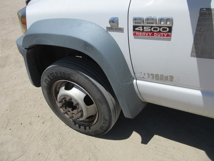 2010-dodge-ram-4500-image-32