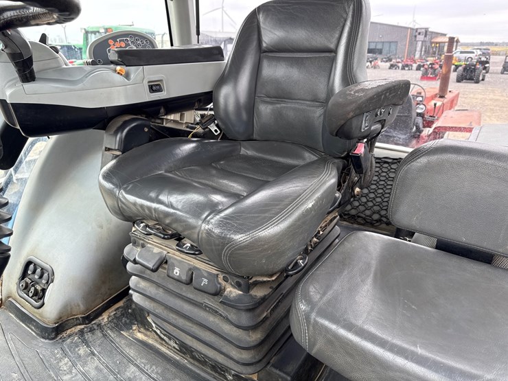 2015-new-holland-t8.410-image-41
