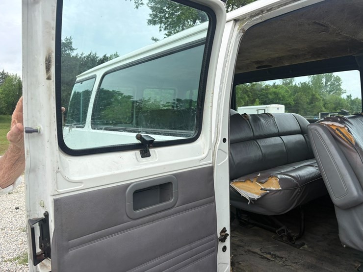 2000-dodge-ram-van-image-36