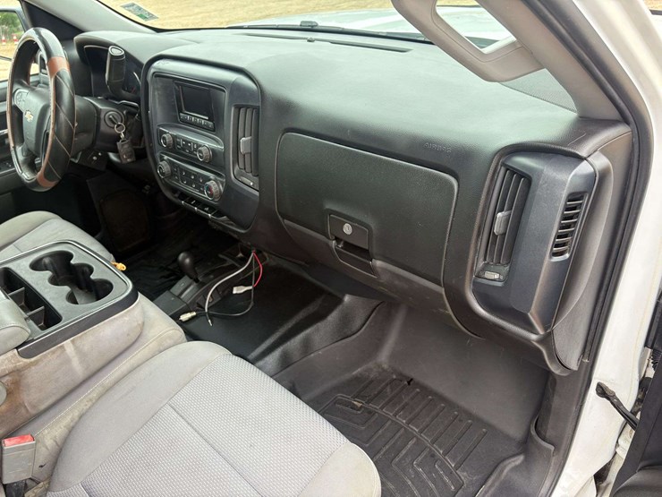 2015-chevrolet-1500-image-30
