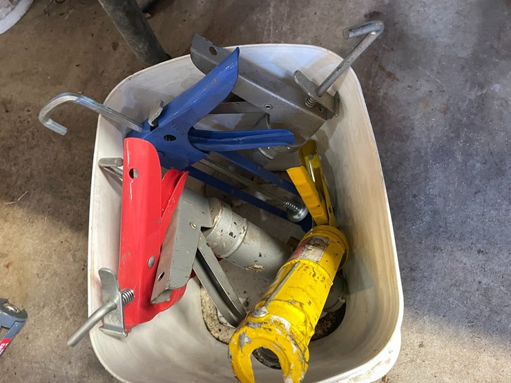 #1870-•-(9)-caulk-guns-image-3