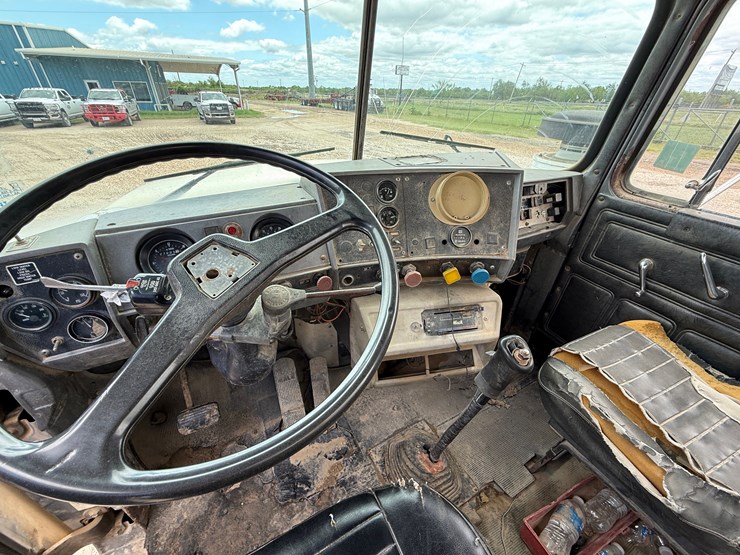 1993-mack-rd690s-image-19