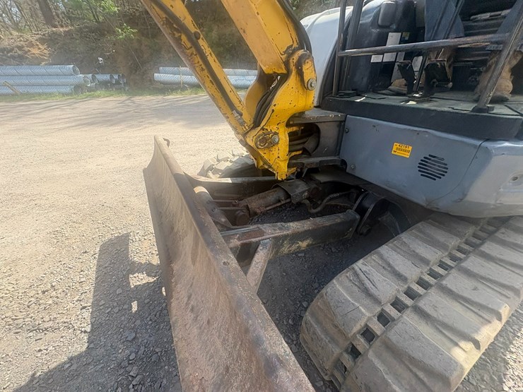 new-holland-e50b-image-37