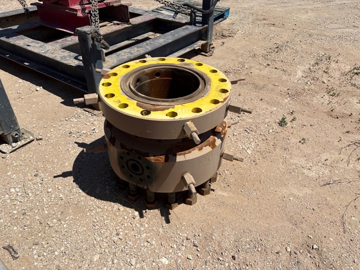 13-5/8”-x-18”-multi-bolt-casing-spool-w/-1-13/16”-outlets-image-1