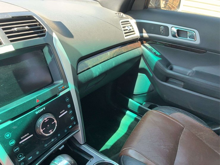 2013-ford-explorer-limited-image-23
