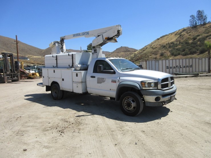 2010-dodge-ram-4500-image-2
