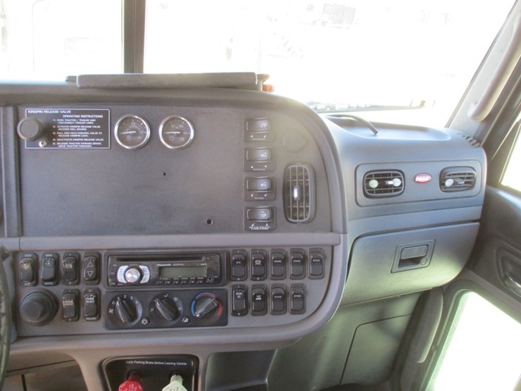 2012-peterbilt-386-image-9