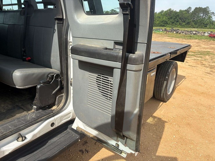 2014-ford-f550-image-16