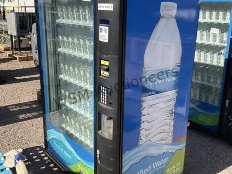 crane-beverage-vending-machine-image-1