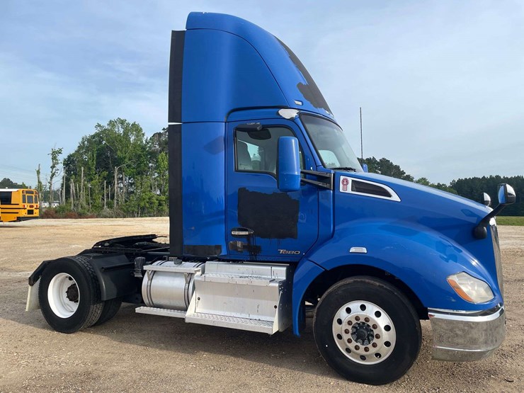 2017-kenworth-t680-image-4