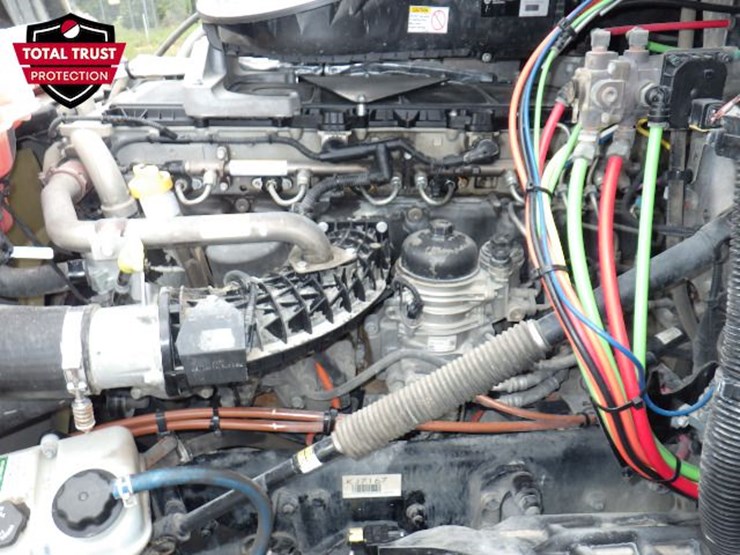 2019-freightliner-cascadia-126-image-21