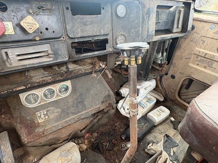#23987-•-inop-1979-international-f-2554-t/a-single-cab-truck-tractor-cf255jha29827-image-39