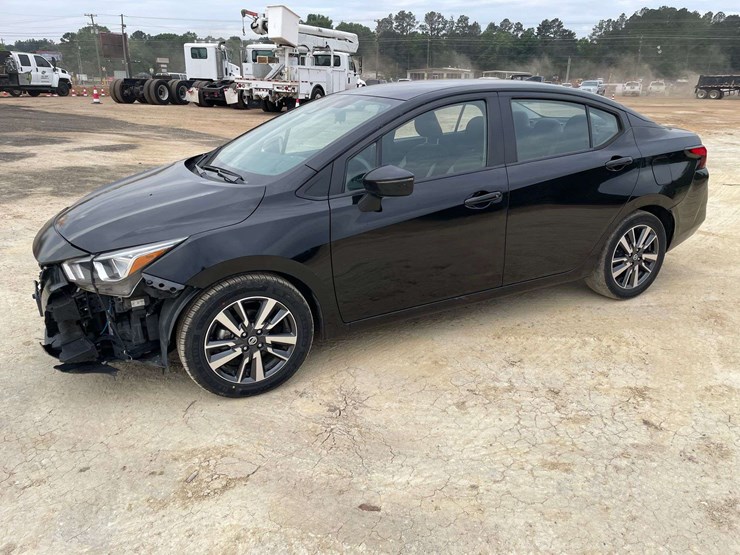 2021-nissan-versa-sv-4-door-sedan-(131,852-miles)-image-1