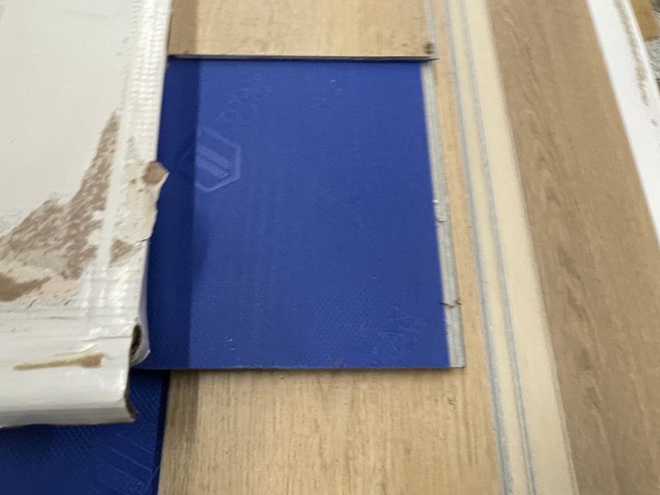 #8608-•-laminate-flooring-image-9