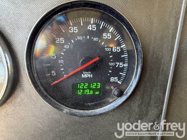 2016-kenworth-t300-image-12