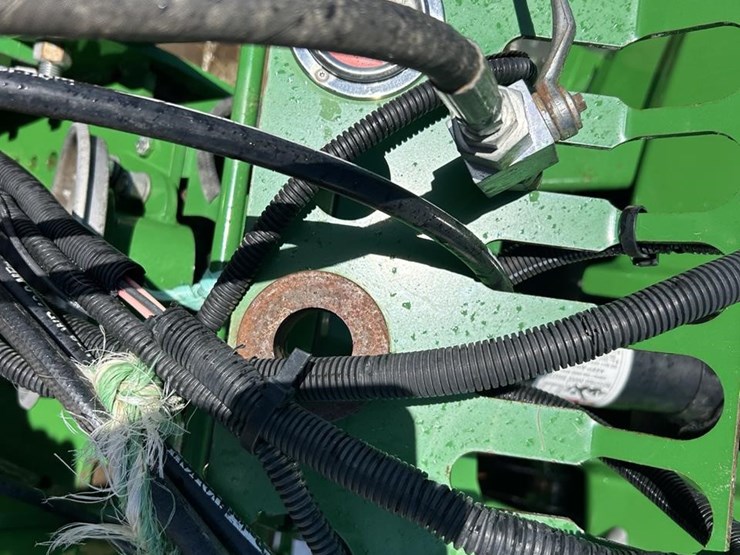 2016-john-deere-l340-image-12